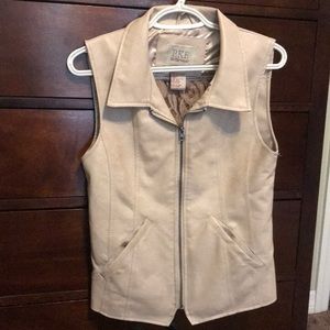 Gorgeous vest! Wear with anything, over anything!